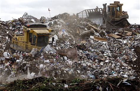 American trash - Dec 18, 2023 · In 2022, the revenue of waste management services in the U.S. surpassed 140 billion U.S. dollars, after a decade of continuous growth. U.S. waste is regulated by the Environmental Protection ... 